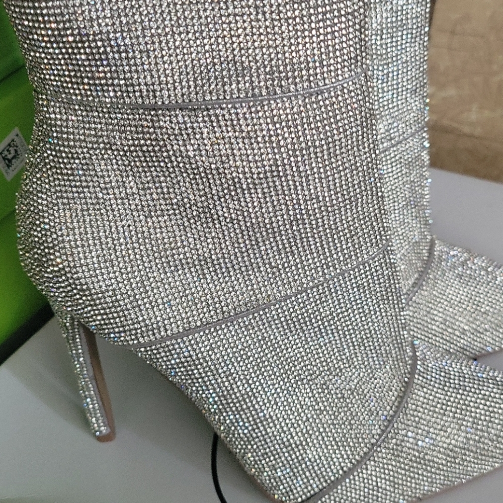Shoes - Picture 4 of 6